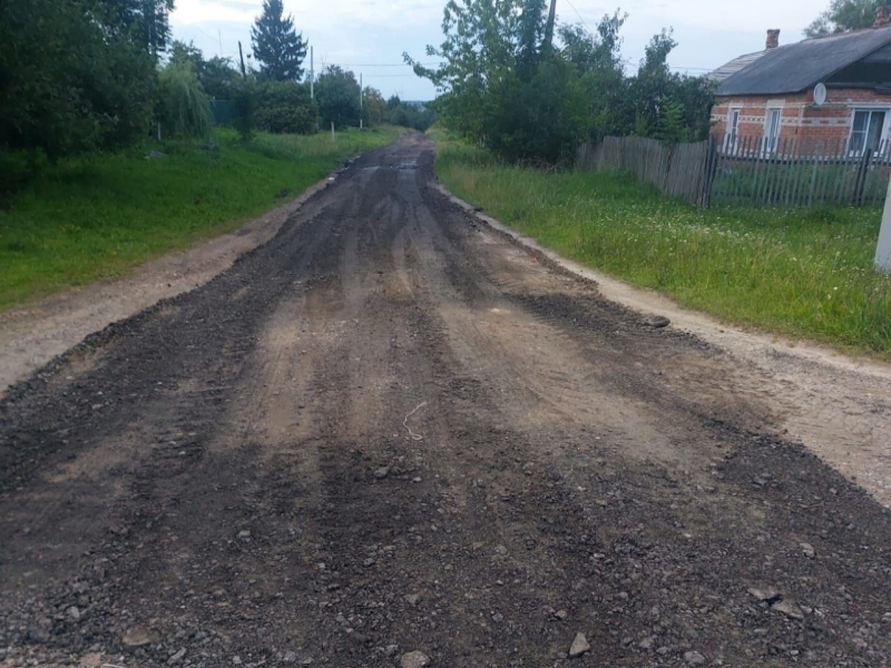Выравнивание дорожного полотна асфальтовым срезом.